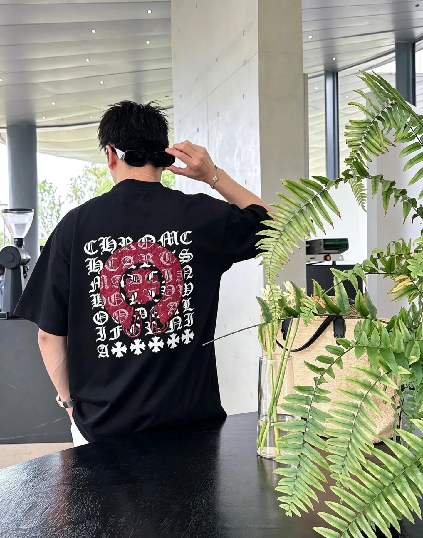 CH～ 《 》 ， tee ， Same Style ， : Black White Coffee Brown Size： S （90-130 ） M （125-150 ） L （135-165 ） XL （160-190 ） XXL（185 ）